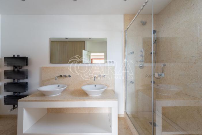 Pronájem vily, Statenice, U Školy, 364 m2