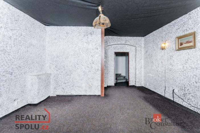 Prodej komerční nemovitosti, Karlovy Vary, Varšavská, 145 m2