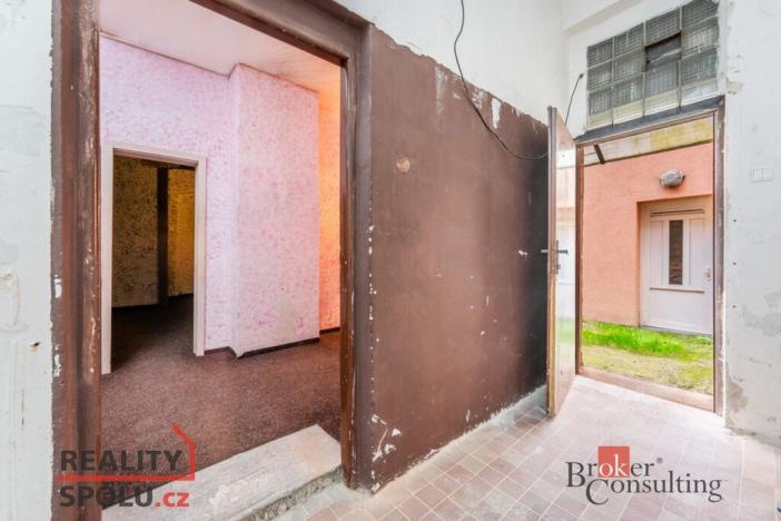 Prodej komerční nemovitosti, Karlovy Vary, Varšavská, 145 m2