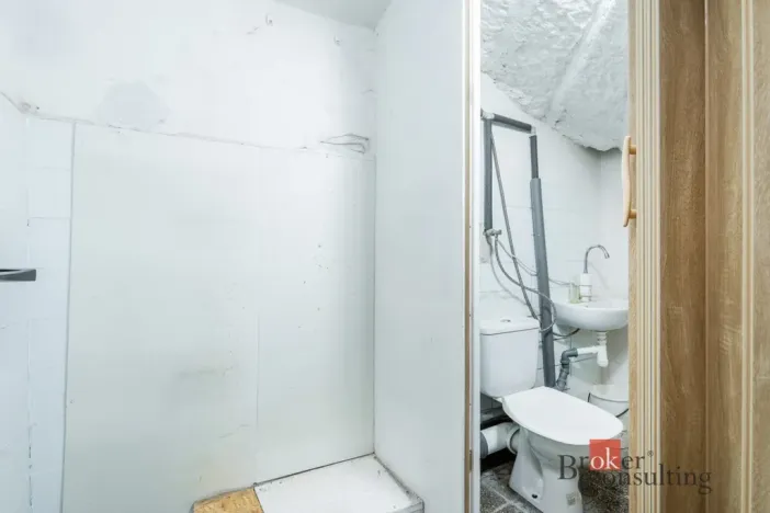 Prodej komerční nemovitosti, Karlovy Vary, Varšavská, 145 m2