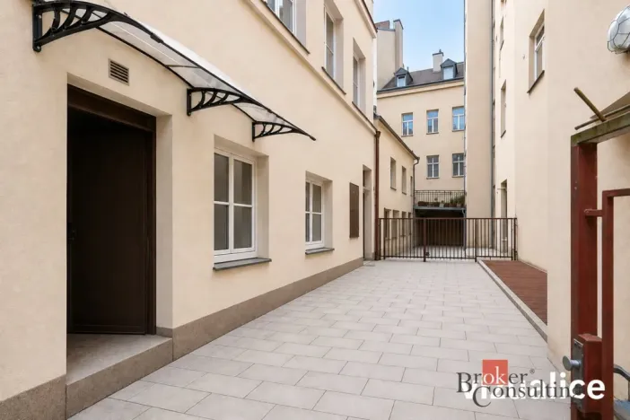 Prodej komerční nemovitosti, Karlovy Vary, Varšavská, 145 m2