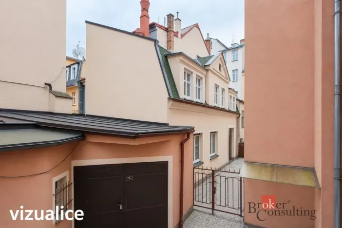 Prodej komerční nemovitosti, Karlovy Vary, Varšavská, 145 m2
