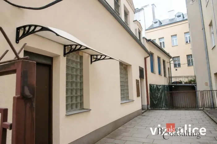 Prodej komerční nemovitosti, Karlovy Vary, Varšavská, 145 m2