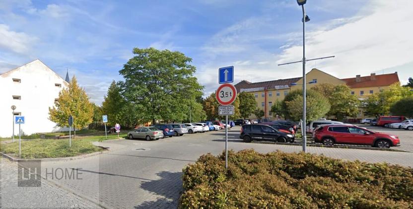 Pronájem garážového stání, Kladno, Zádušní, 11 m2