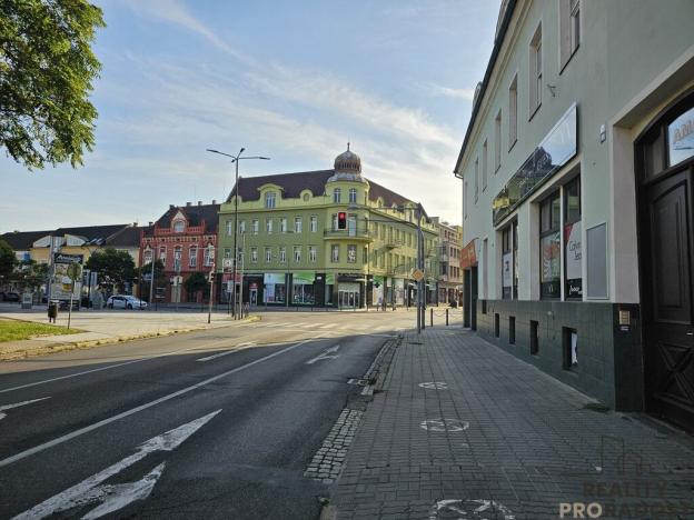 Pronájem obchodního prostoru, Hodonín, Štefánikova, 90 m2