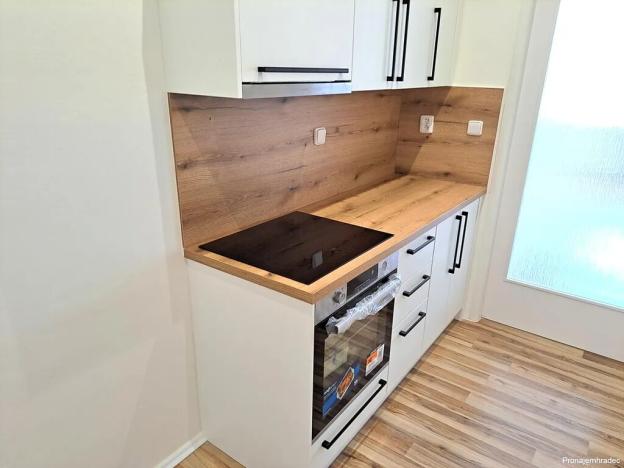 Pronájem bytu 1+kk, Hradec Králové, Nerudova, 31 m2