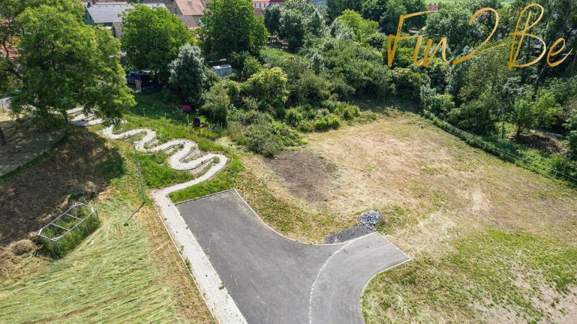 Prodej pozemku, Martiněves, 1360 m2