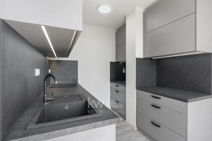 Prodej bytu 3+1, Praha - Troja, Hnězdenská, 74 m2