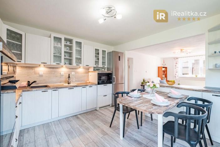 Prodej rodinného domu, Lučice, 225 m2