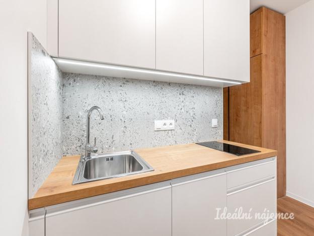 Pronájem bytu 1+kk, Praha, Na Větrníku, 27 m2