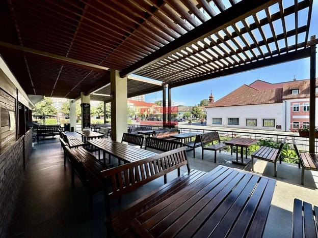 Prodej komerční nemovitosti, Veselí nad Lužnicí, náměstí T. G. Masaryka, 1037 m2