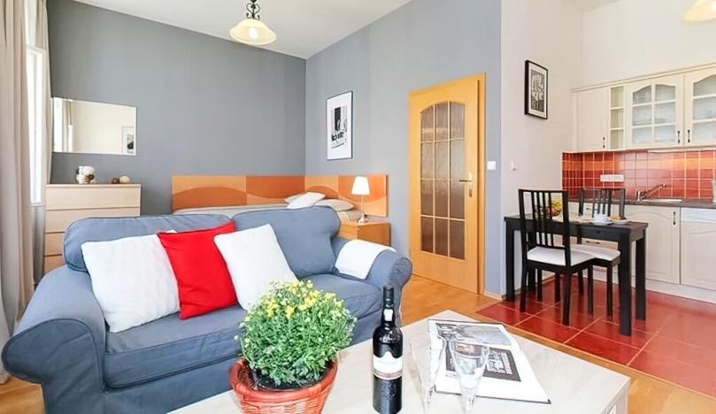 Pronájem bytu 1+kk, Praha - Vinohrady, Sázavská, 35 m2