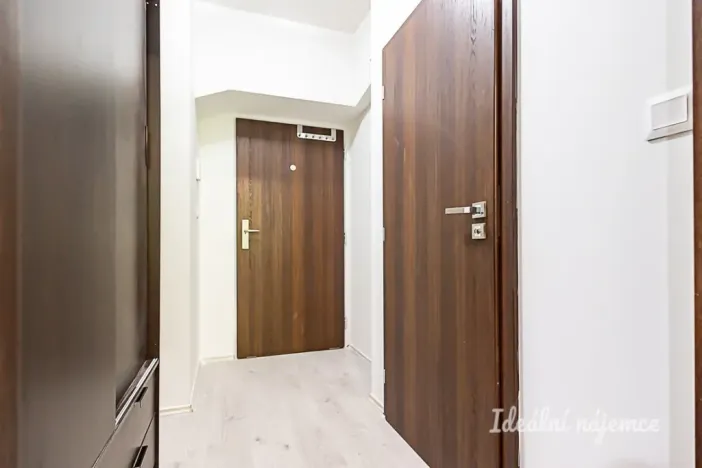 Pronájem bytu 1+kk, Praha - Holešovice, Jankovcova, 32 m2