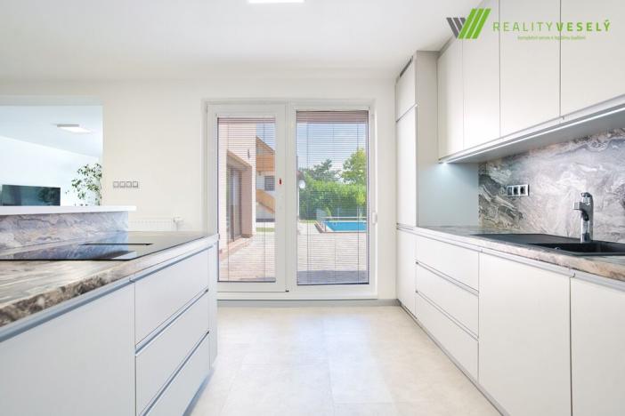 Prodej rodinného domu, Lužice, 190 m2