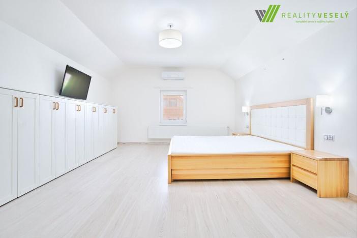 Prodej rodinného domu, Lužice, 190 m2