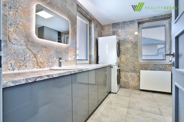 Prodej rodinného domu, Lužice, 190 m2