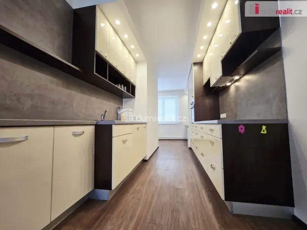 Pronájem bytu 2+kk, Praha - Břevnov, U vojenské nemocnice, 77 m2