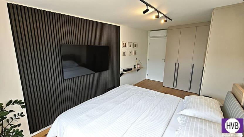 Prodej bytu 4+kk, Praha, Na hroudě, 90 m2