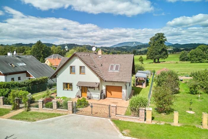 Prodej rodinného domu, Vlčice, 180 m2