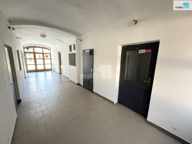 Pronájem obchodního prostoru, Ledeč nad Sázavou, Husovo náměstí, 99 m2