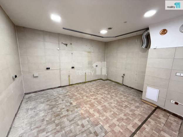 Pronájem obchodního prostoru, Ledeč nad Sázavou, Husovo náměstí, 99 m2