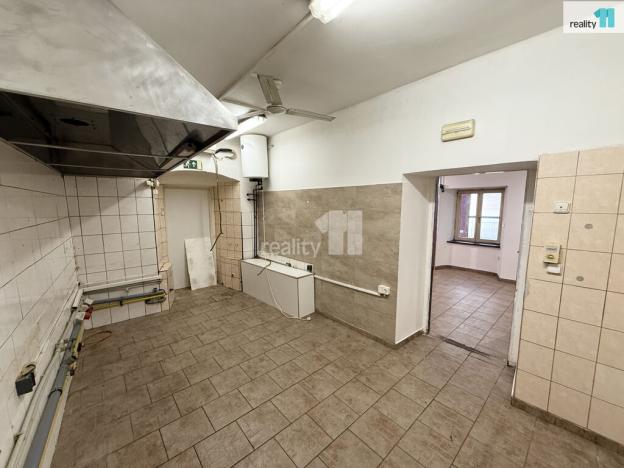 Pronájem obchodního prostoru, Ledeč nad Sázavou, Husovo náměstí, 99 m2