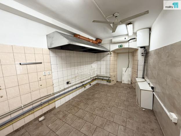 Pronájem obchodního prostoru, Ledeč nad Sázavou, Husovo náměstí, 99 m2