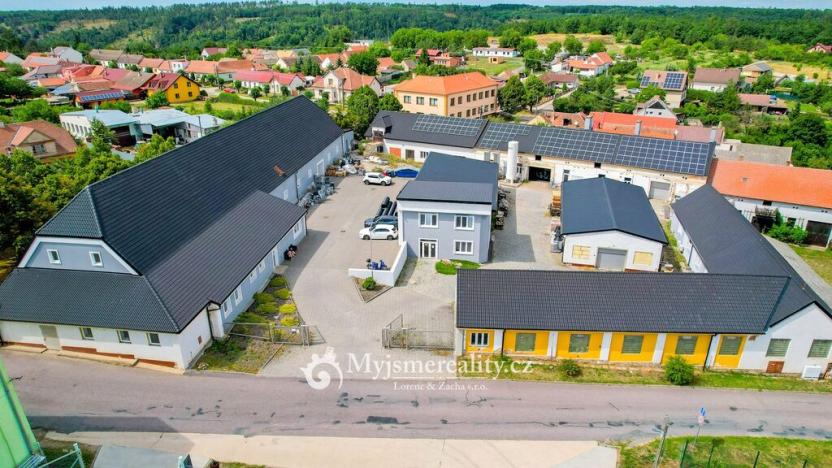 Prodej výrobních prostor, Tavíkovice, 2425 m2