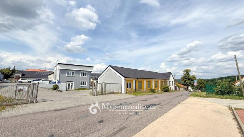 Prodej výrobních prostor, Tavíkovice, 2425 m2