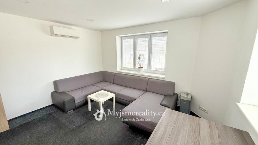 Prodej výrobních prostor, Tavíkovice, 2425 m2