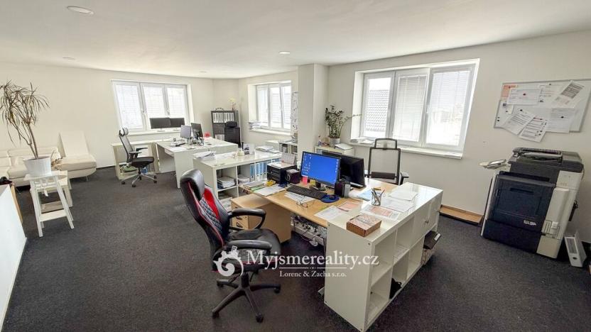 Prodej výrobních prostor, Tavíkovice, 2425 m2