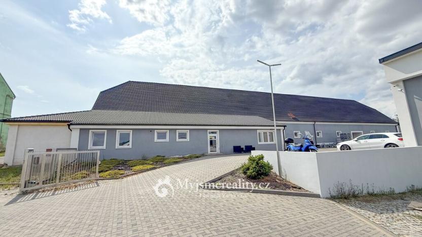 Prodej výrobních prostor, Tavíkovice, 2425 m2