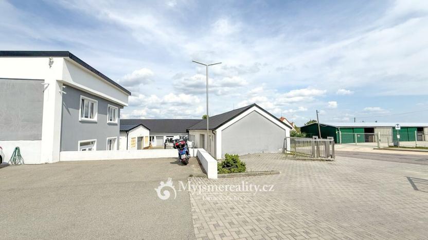 Prodej výrobních prostor, Tavíkovice, 2425 m2