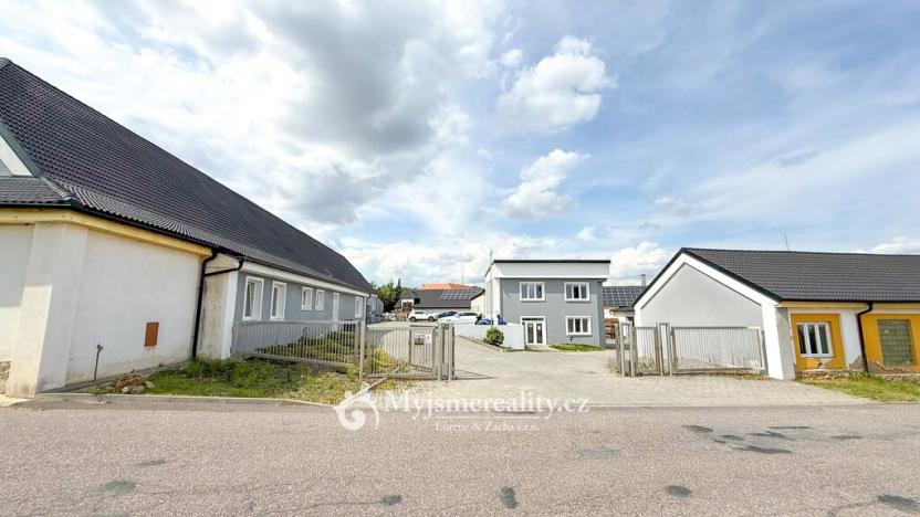 Prodej výrobních prostor, Tavíkovice, 2425 m2