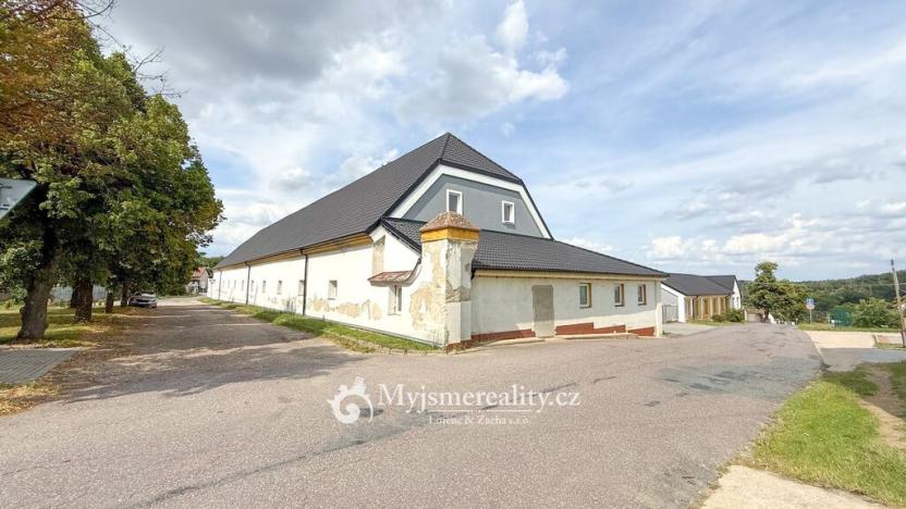 Prodej výrobních prostor, Tavíkovice, 2425 m2