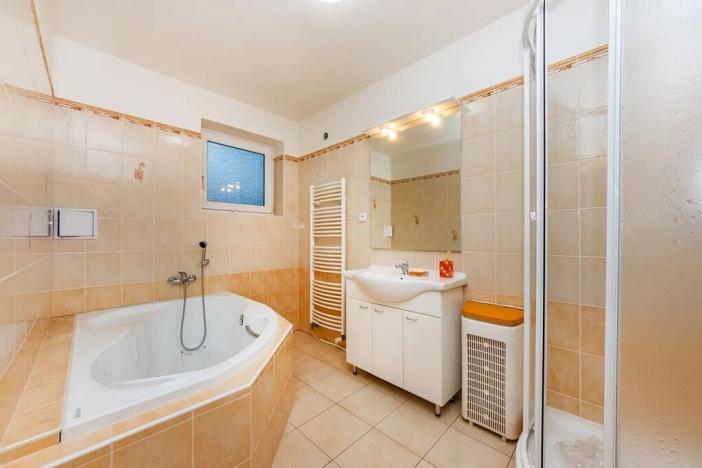 Prodej rodinného domu, Ohrobec, Na širokém I, 235 m2