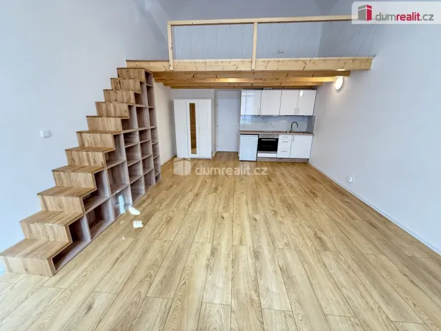 Pronájem bytu 1+kk, Praha - Smíchov, Na Valentince, 48 m2