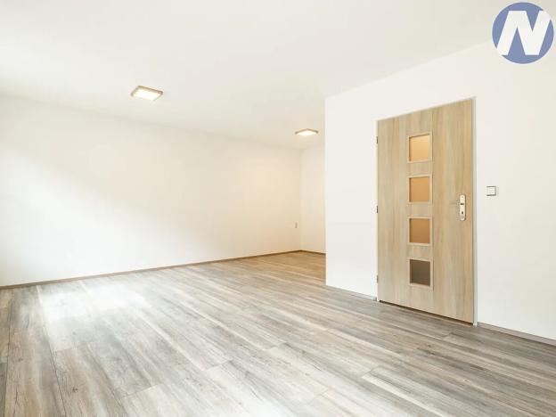 Prodej komerční nemovitosti, Husinec, Komenského, 1500 m2