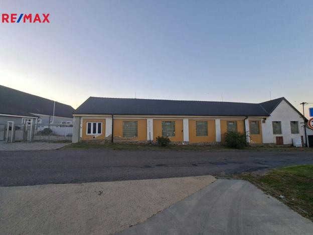 Prodej výrobních prostor, Tavíkovice, 4653 m2