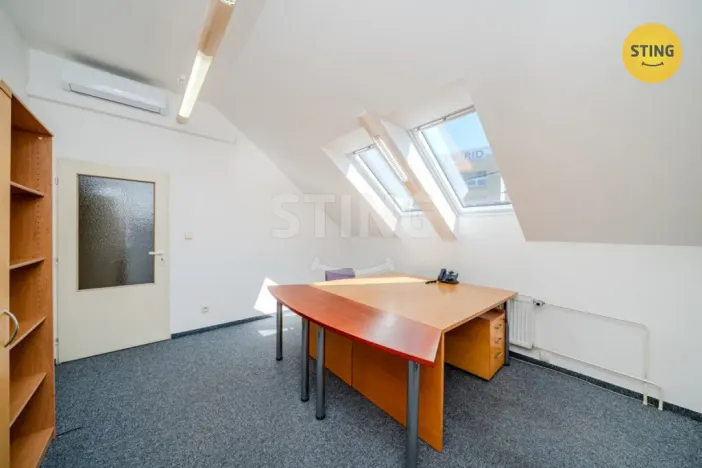 Pronájem kanceláře, Ostrava, Starobělská, 250 m2