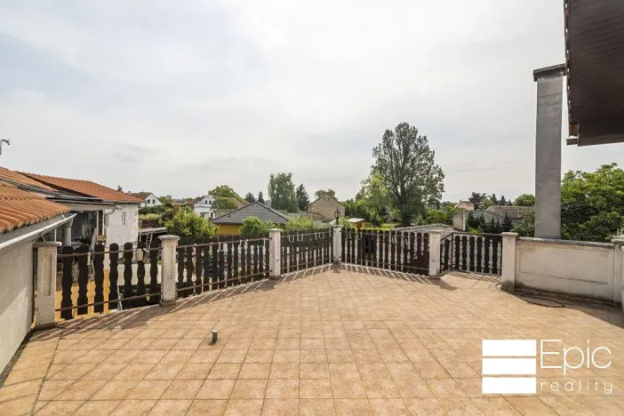 Prodej rodinného domu, Tišice, Okružní, 530 m2