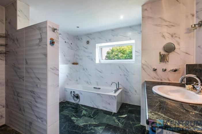 Prodej rodinného domu, Loukovec, 215 m2