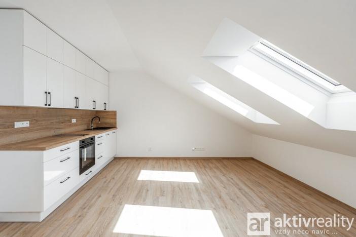Pronájem bytu 1+kk, Ovčáry, Na Bulánce, 32 m2
