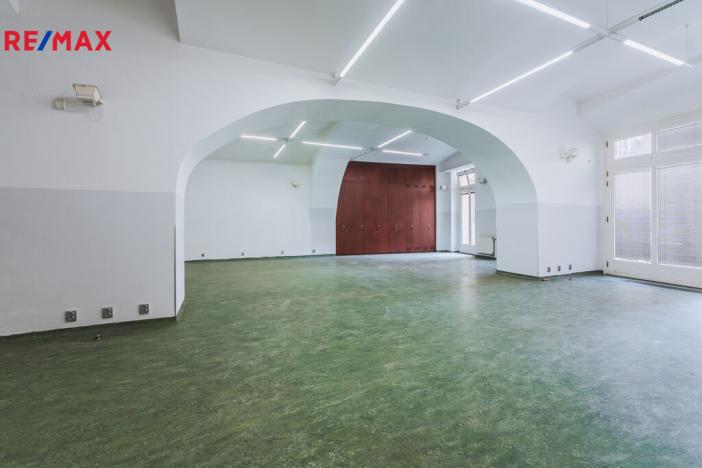 Pronájem obchodního prostoru, Praha - Staré Město, Staroměstské náměstí, 350 m2