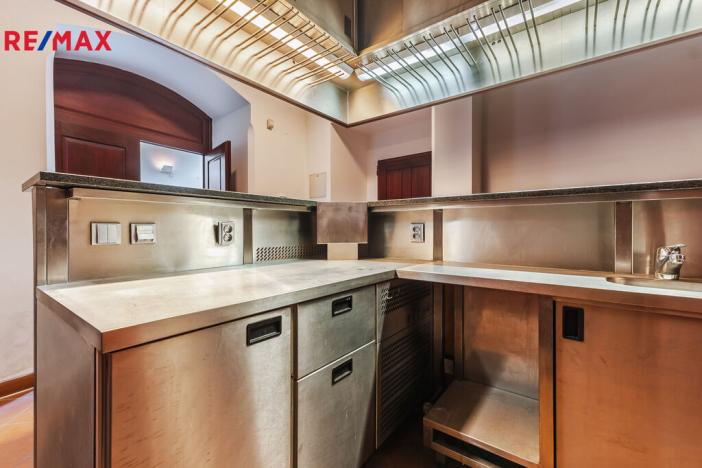 Pronájem obchodního prostoru, Praha - Staré Město, Staroměstské náměstí, 350 m2