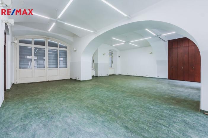 Pronájem obchodního prostoru, Praha - Staré Město, Staroměstské náměstí, 350 m2