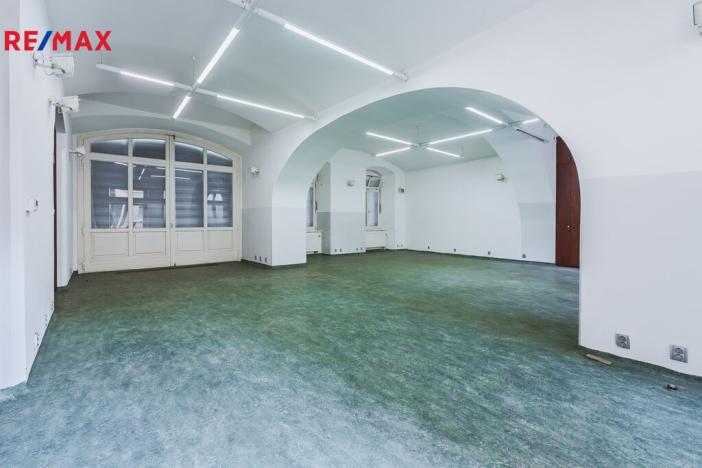 Pronájem obchodního prostoru, Praha - Staré Město, Staroměstské náměstí, 350 m2