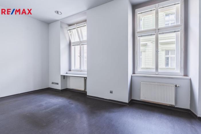 Pronájem obchodního prostoru, Praha - Staré Město, Staroměstské náměstí, 350 m2