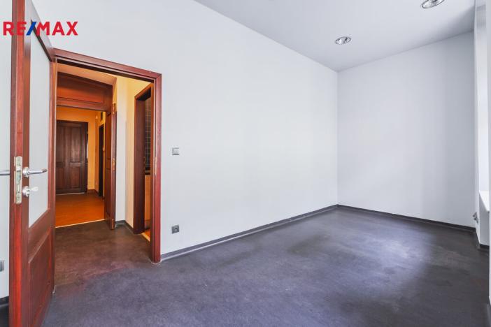 Pronájem obchodního prostoru, Praha - Staré Město, Staroměstské náměstí, 350 m2