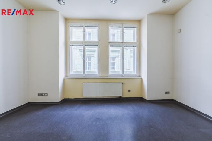 Pronájem obchodního prostoru, Praha - Staré Město, Staroměstské náměstí, 350 m2